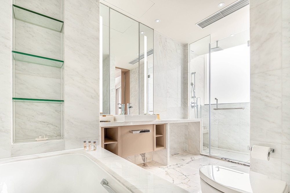 renaissance shanghai caohejing hotel