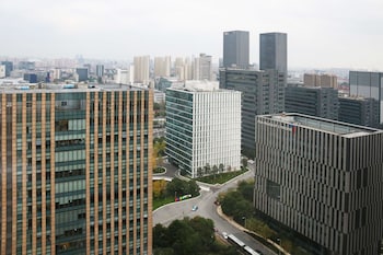 renaissance shanghai caohejing hotel
