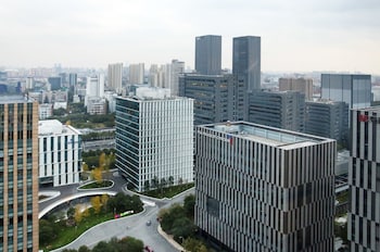 renaissance shanghai caohejing hotel