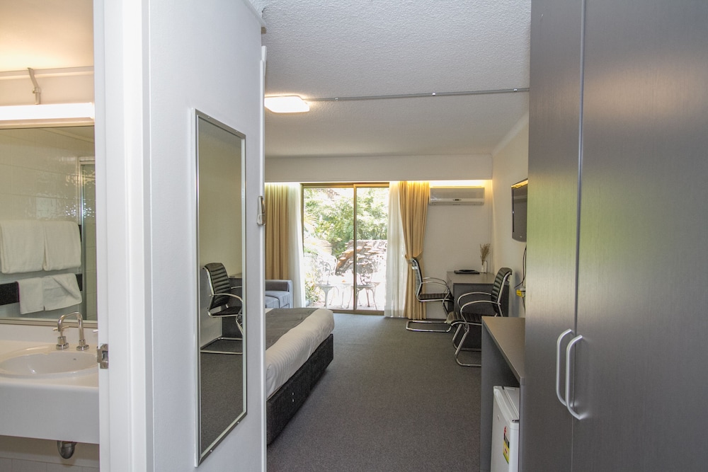 the select inn gosford