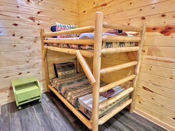 south side serenity 2 bedroom cabin by redawning