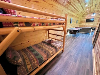 south side serenity 2 bedroom cabin by redawning