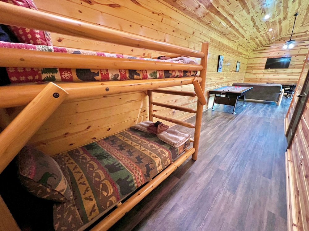 south side serenity 2 bedroom cabin by redawning