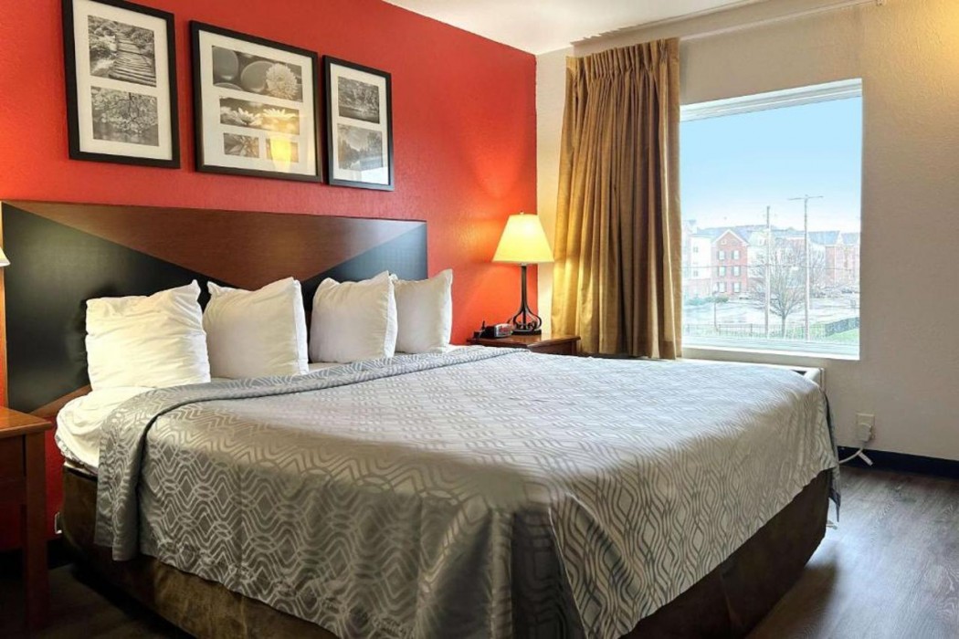 hotel champaign urbana university area