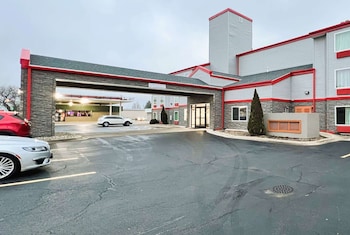 hotel champaign urbana university area