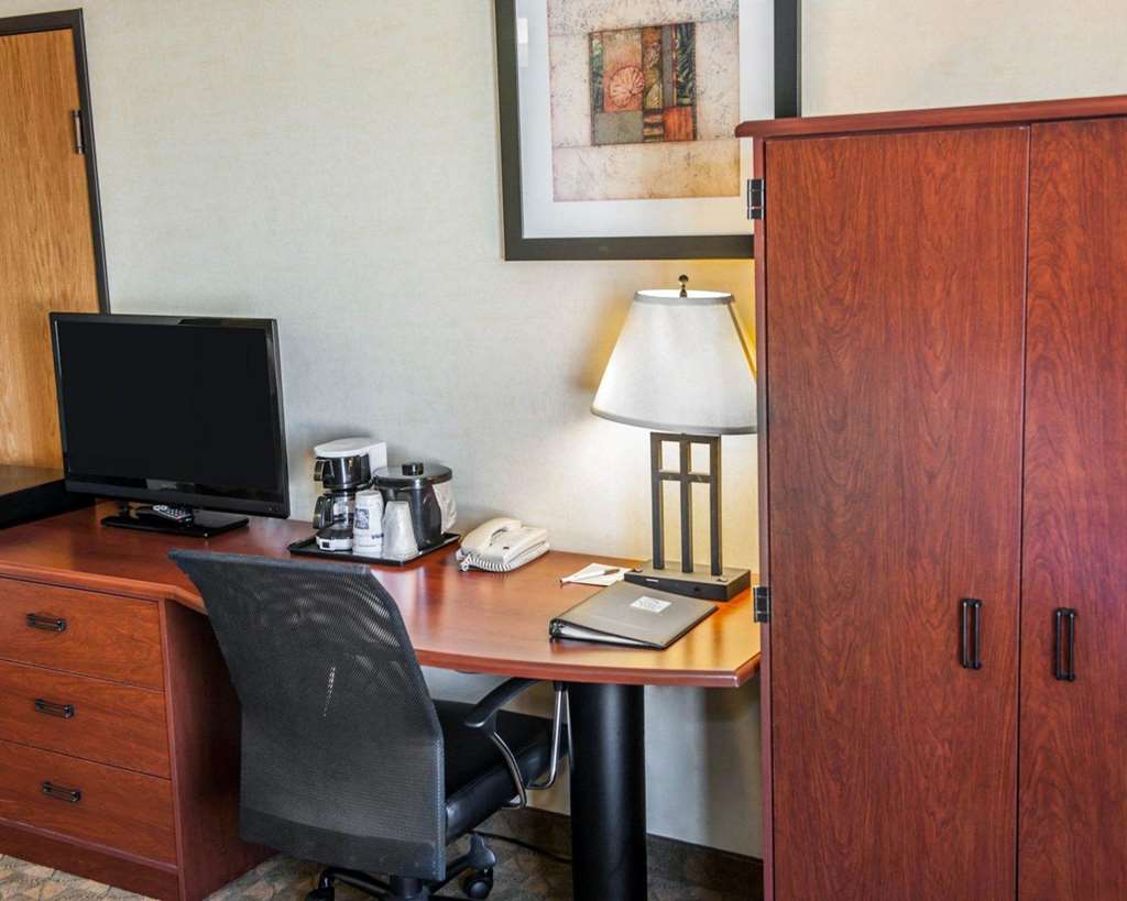 hotel champaign urbana university area