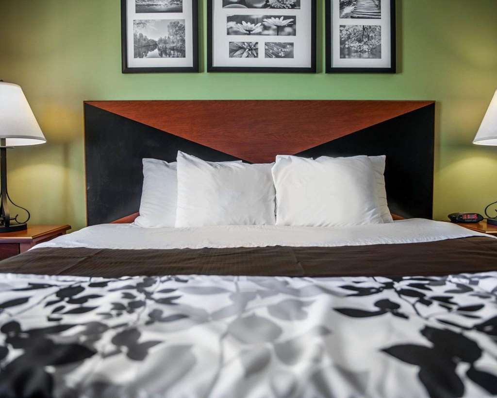 hotel champaign urbana university area