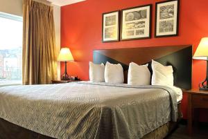 hotel champaign urbana university area