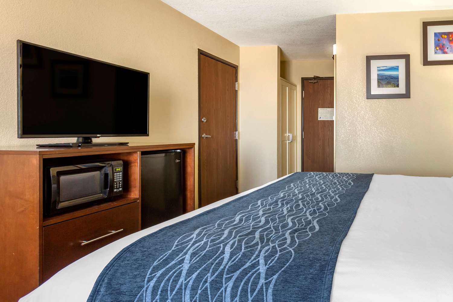 comfort inn and suites alameda at albuquerque balloon fiesta park