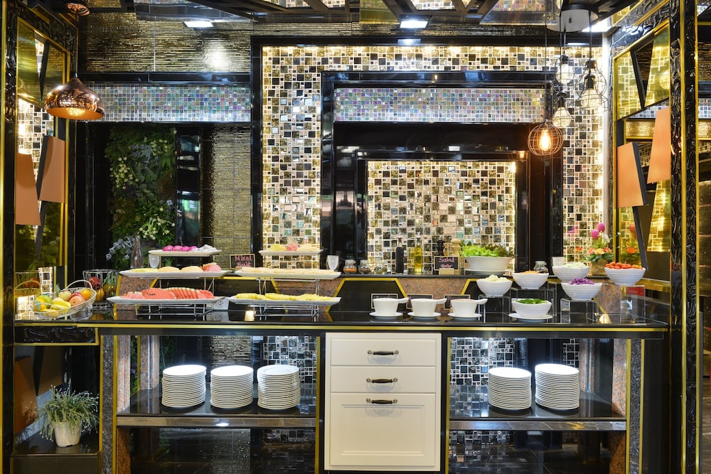 media hotel and residence