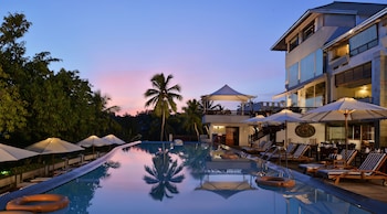 gokulam grand turtle on the beach