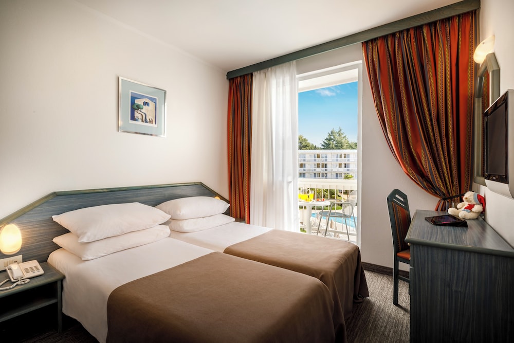 laguna maradiso hotel by aminess
