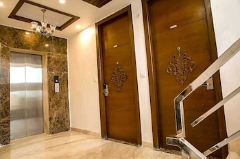 hotel the agra grande