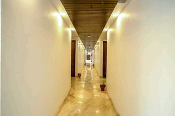 hotel the agra grande