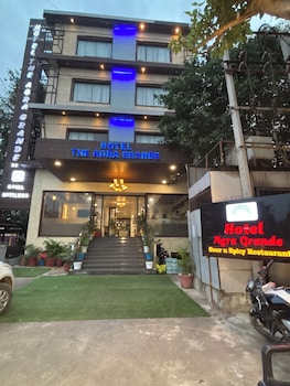 hotel the agra grande