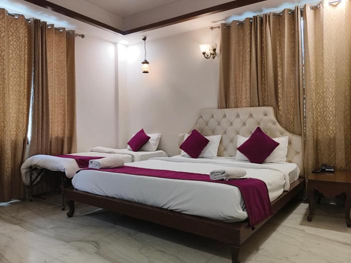 hotel the agra grande