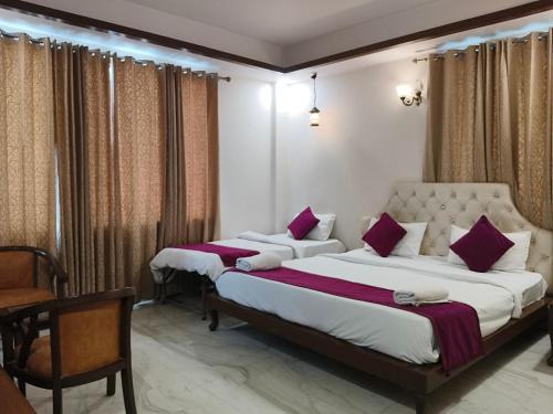 hotel the agra grande