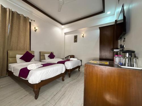 hotel the agra grande