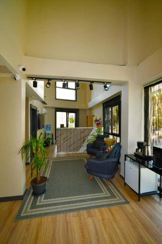 lenora airport hotel