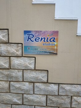 renia studios