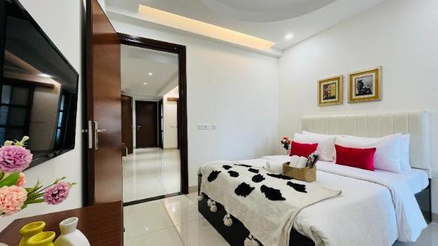 olive service apartment golf course road