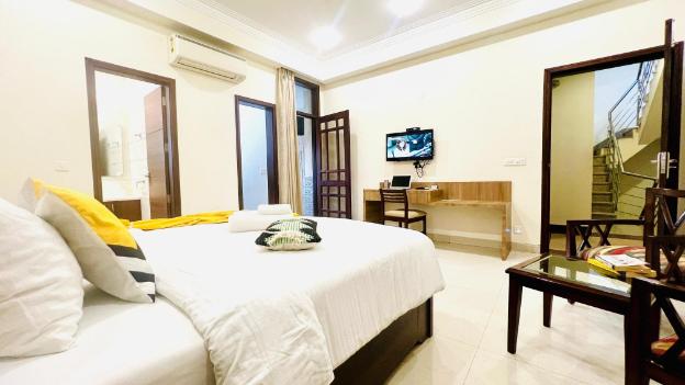 olive service apartment golf course road
