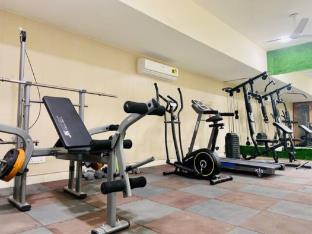 olive service apartment golf course road