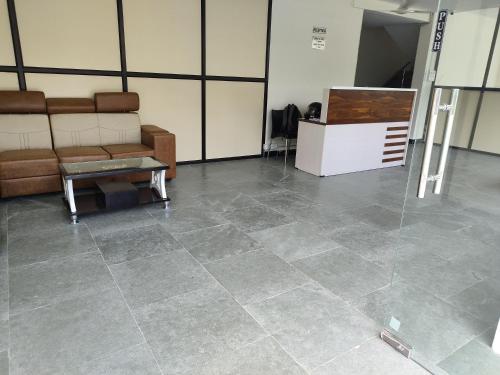 residence retreat service apartments