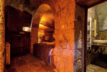 snora cave hotel