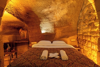 snora cave hotel