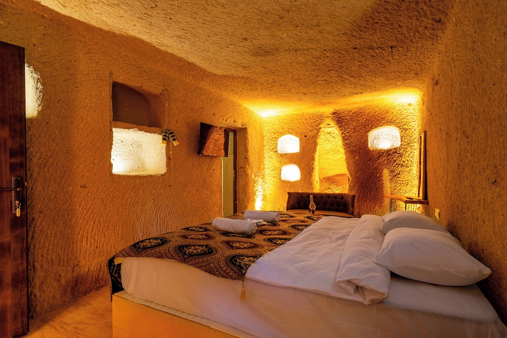 snora cave hotel