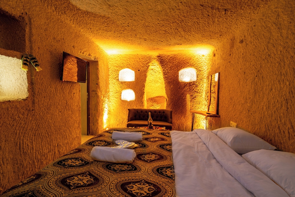 snora cave hotel