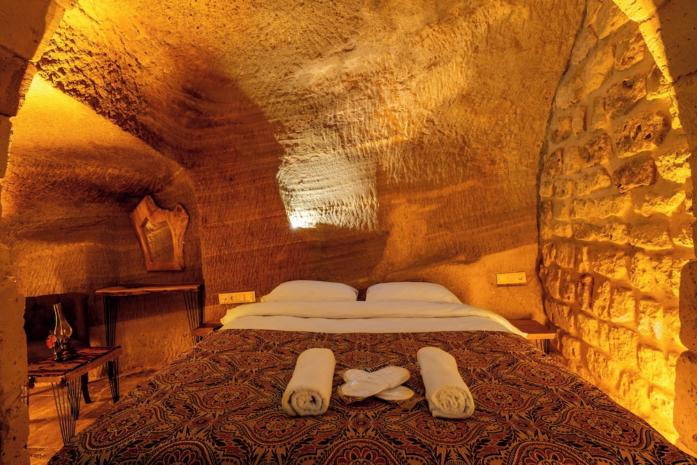 snora cave hotel