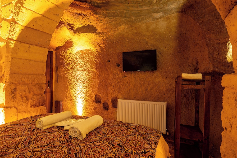 snora cave hotel