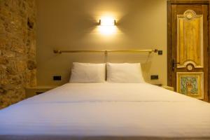 void hotel urla