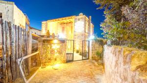 atax cave hotel