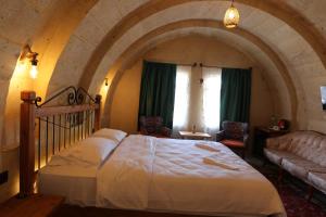 atax cave hotel