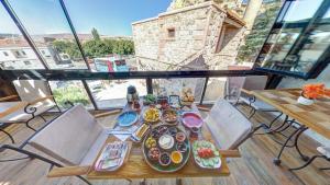 atax cave hotel