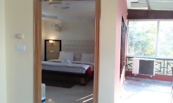 hotel ganesha inn ganga view