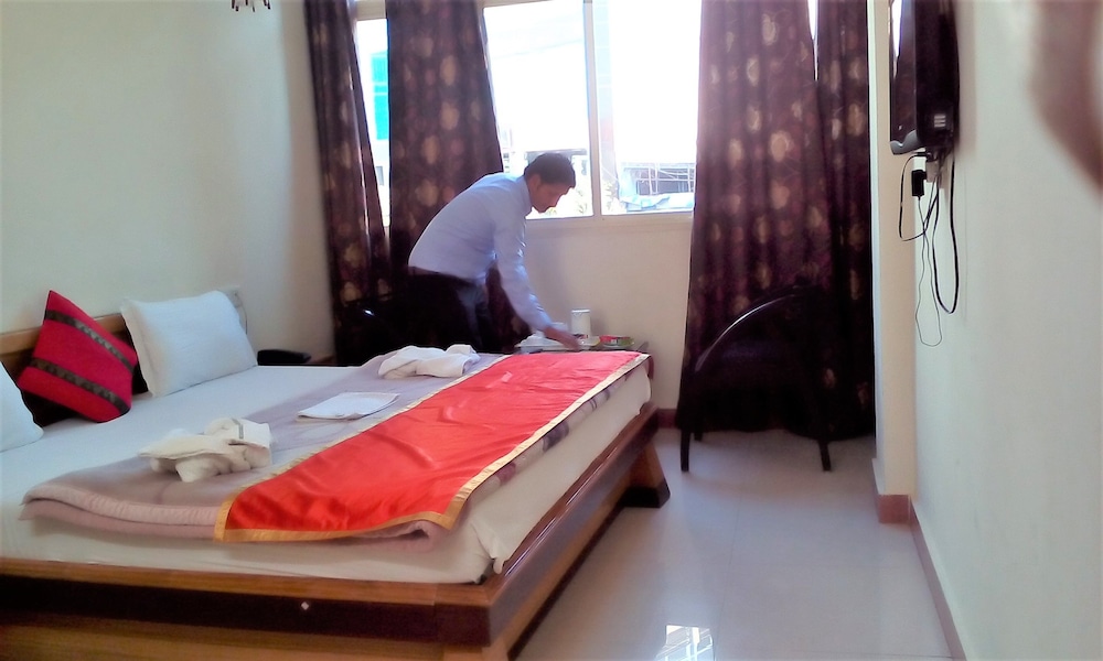 hotel ganesha inn ganga view