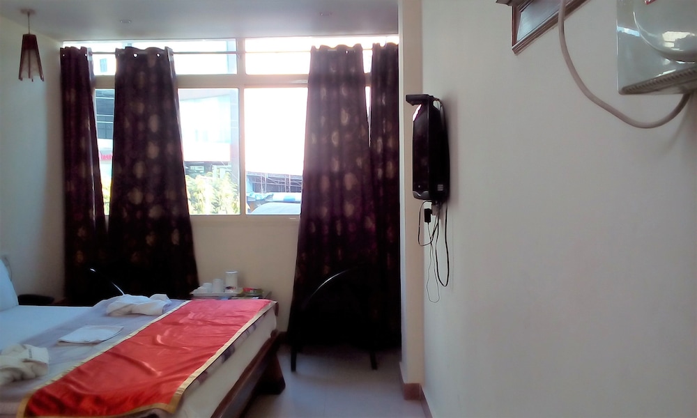 hotel ganesha inn ganga view