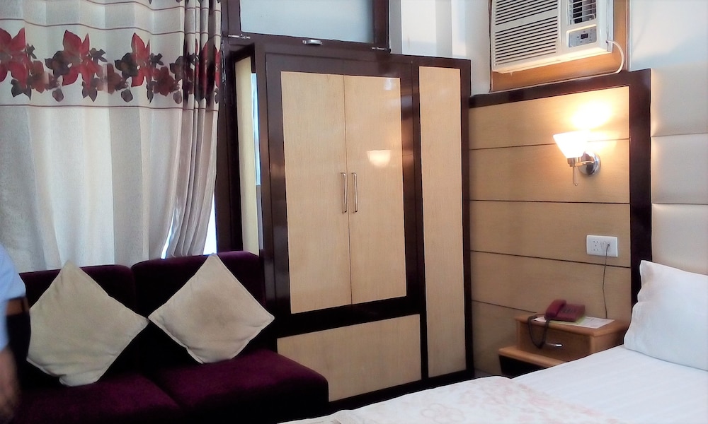 hotel ganesha inn ganga view