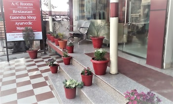 hotel ganesha inn ganga view