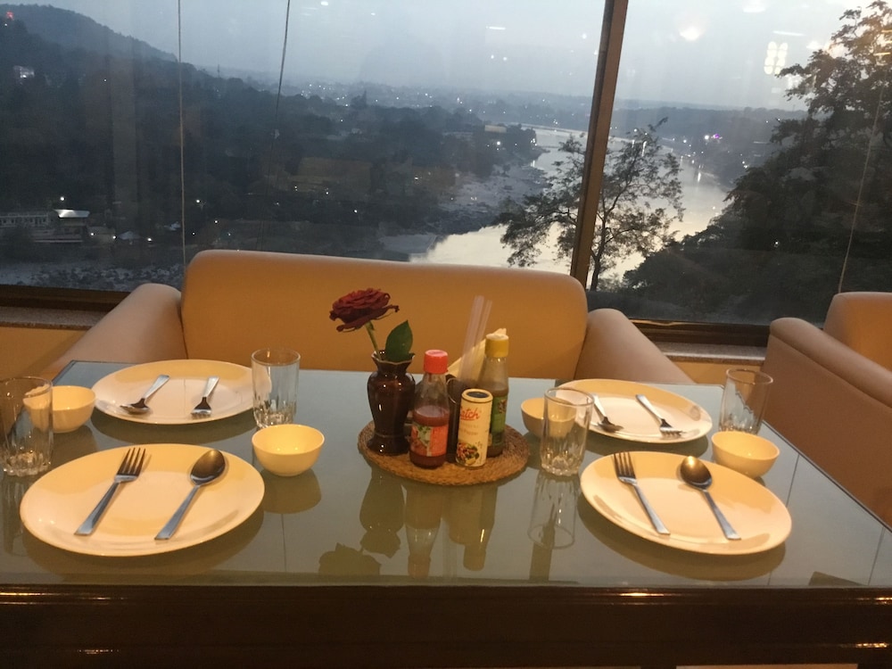 hotel ganesha inn ganga view