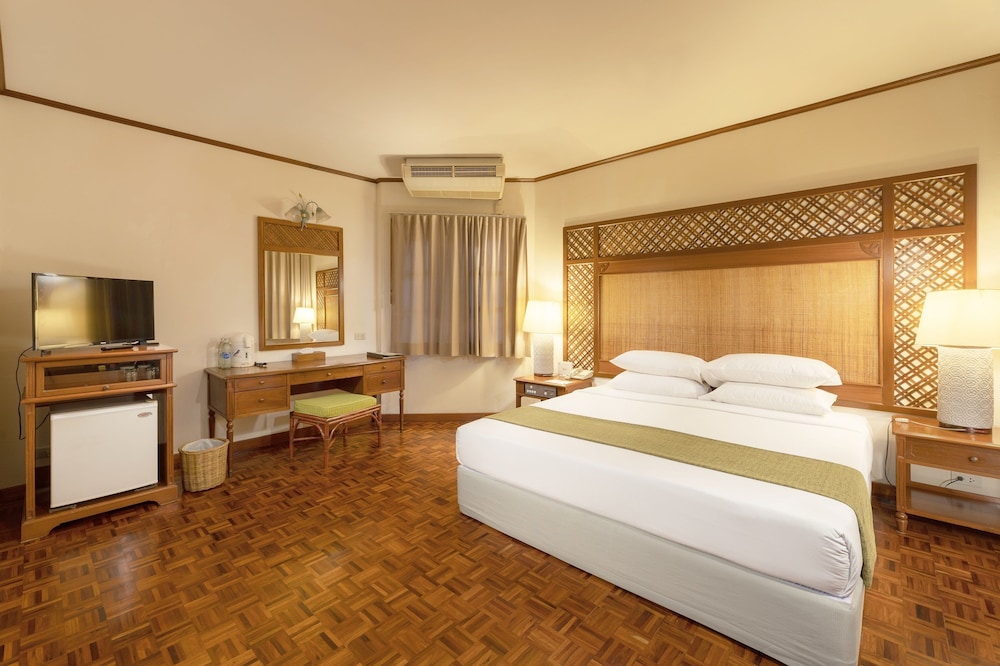 regent chalet regent beach cha am