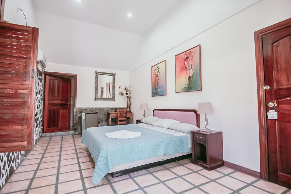 hotel las tres banderas