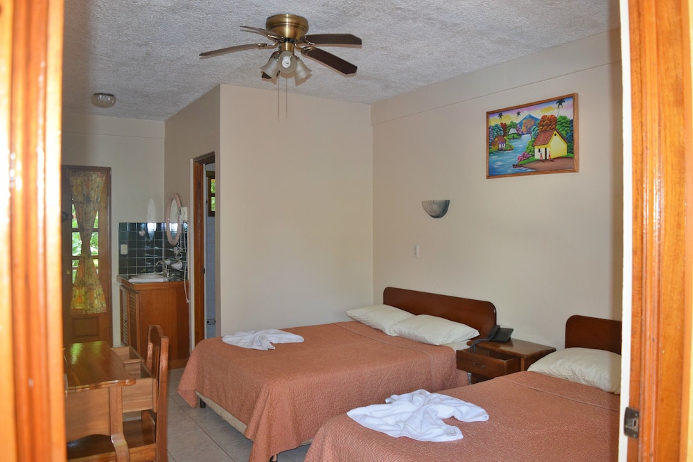 hotel las tres banderas