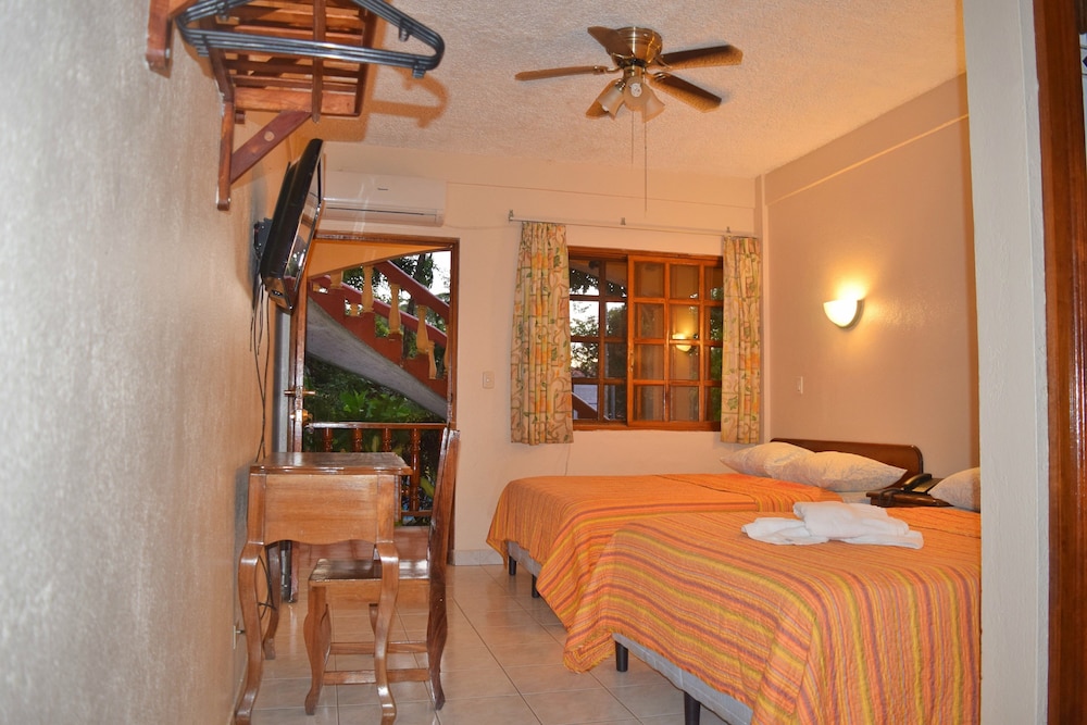 hotel las tres banderas