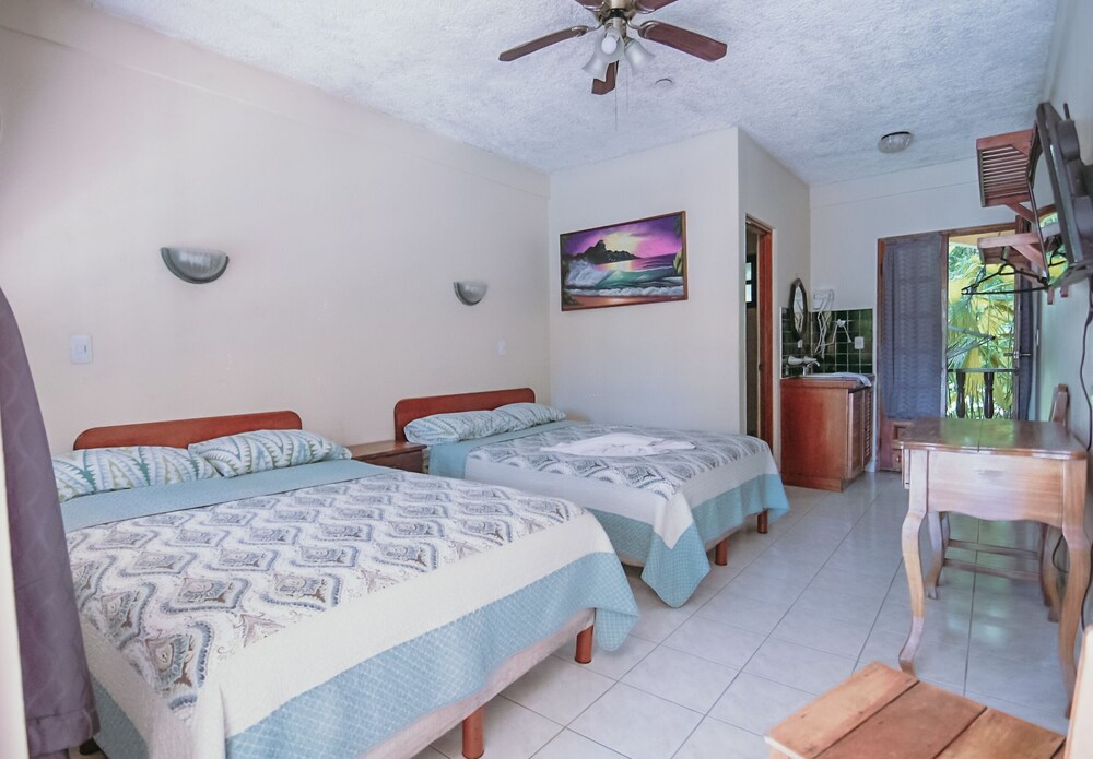 hotel las tres banderas