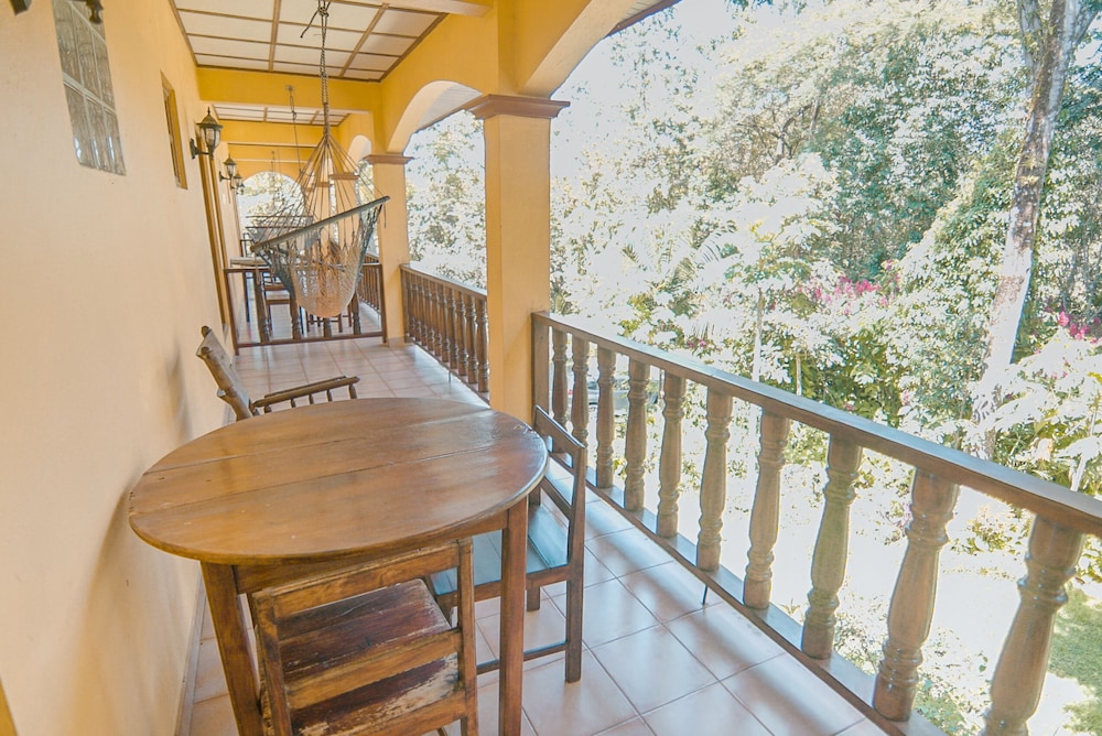 hotel las tres banderas